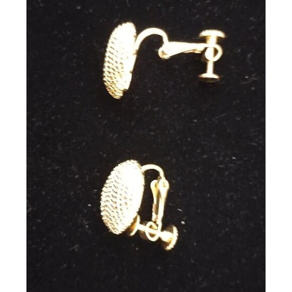 Napier Vintage Screwback/Clip-On Gold Tone‎ Textured Earrings - Picture 2 of 3